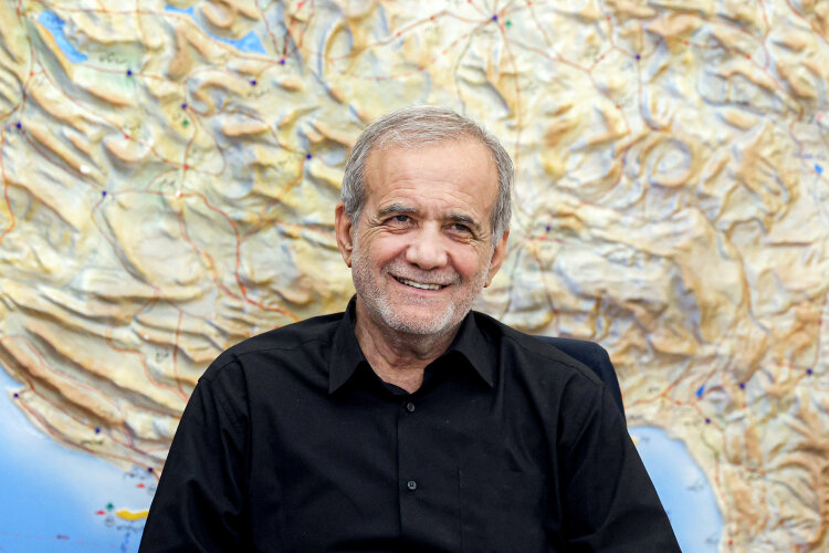 پزشکیان عکاس شد/ عکس یادگاری که رییس جمهور ثبت کرد + تصویر پزشکیان عکاس شد/ عکس یادگاری که رییس جمهور ثبت کرد + تصویر