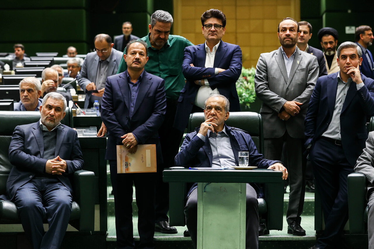 چه کسانی پشت پرده استیضاح وزرای دولت هستند؟/ پای ۳ وزیر دیگر در میان آمد چه کسانی پشت پرده استیضاح وزرای دولت هستند؟/ پای ۳ وزیر دیگر در میان آمد