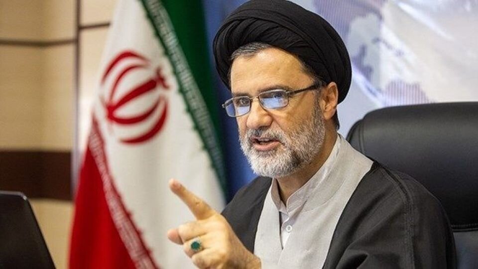 نبویان: تنگه هرمز را باز کنیم ، شکست می‌خوریم